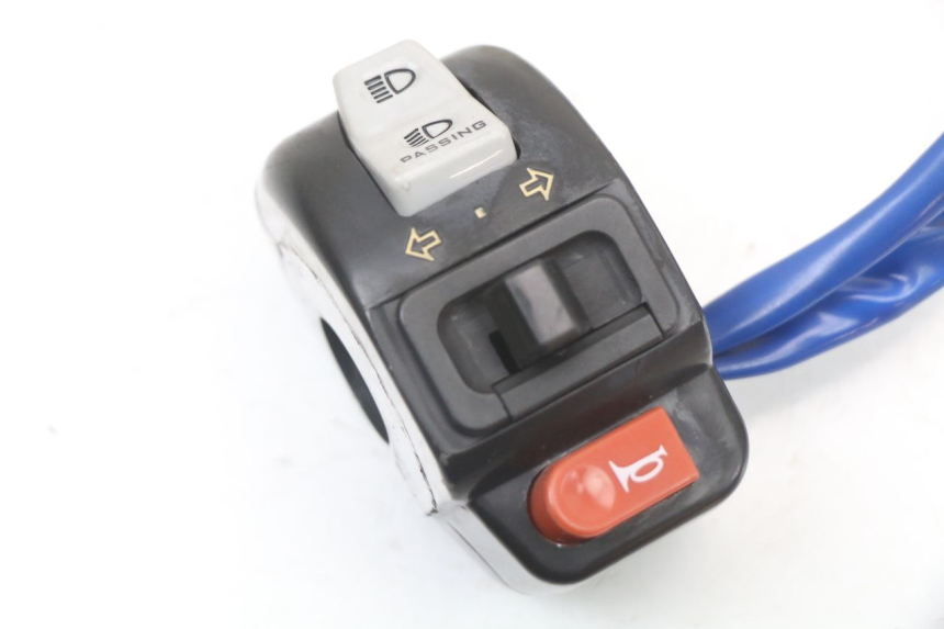 photo de INTERRUPTOR DE LUCES IZQUIERDO. KYMCO AGILITY 4T 50 (2018 - 2022) - Detalle de la pieza