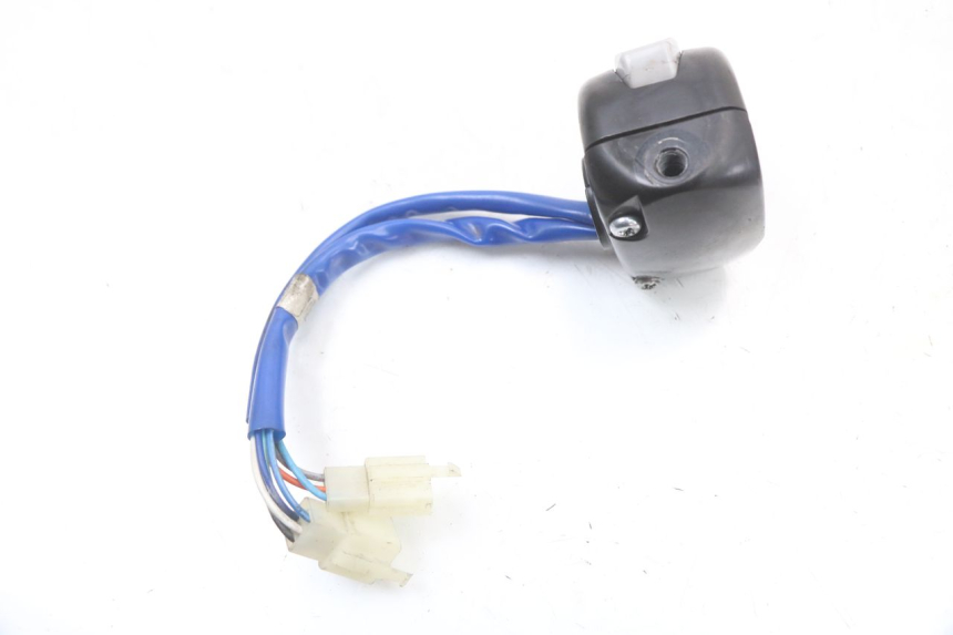 photo de INTERRUPTOR DE LUCES IZQUIERDO. KYMCO AGILITY 4T 50 (2018 - 2022) - Primer plano técnico