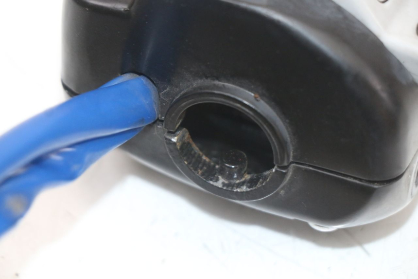 photo de INTERRUPTOR DE LUCES IZQUIERDO. KYMCO AGILITY 4T 50 (2018 - 2022) - Detalles de los puntos de fijación