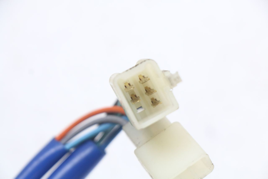 photo de INTERRUPTOR DE LUCES IZQUIERDO. KYMCO AGILITY 4T 50 (2018 - 2022) - Estado de la superficie y material