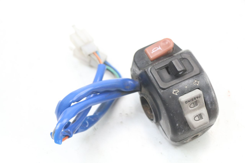 photo de INTERRUPTOR DE LUCES IZQUIERDO KYMCO AGILITY 4T 50 (2005 - 2018) - Zoom estado de uso