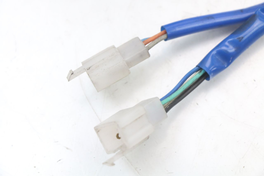 photo de INTERRUPTOR DE LUCES IZQUIERDO KYMCO AGILITY 4T 50 (2005 - 2018) - Estado de la superficie y material