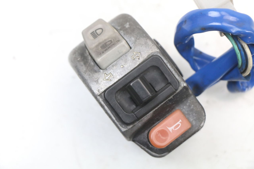photo de INTERRUPTOR DE LUCES IZQUIERDO KYMCO AGILITY 4T 50 (2005 - 2018) - Zoom estado de uso