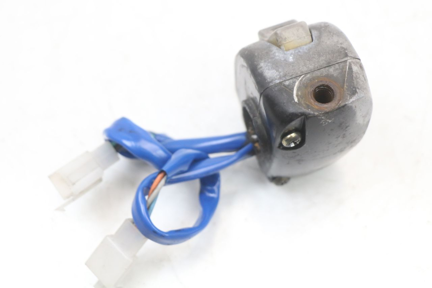 photo de INTERRUPTOR DE LUCES IZQUIERDO KYMCO AGILITY 4T 50 (2005 - 2018) - Otra perspectiva