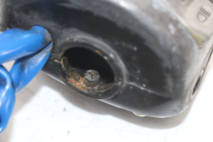 photo de INTERRUPTOR DE LUCES IZQUIERDO KYMCO AGILITY 4T 50 (2005 - 2018) - Detalles de los puntos de fijación