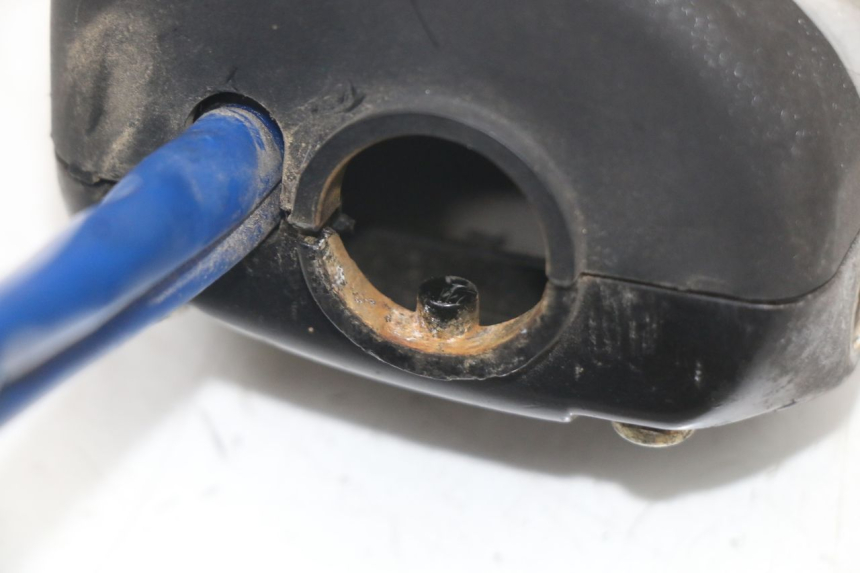 photo de INTERRUPTOR DE LUCES IZQUIERDO KYMCO AGILITY 4T 50 (2005 - 2018) - Detalles de los puntos de fijación