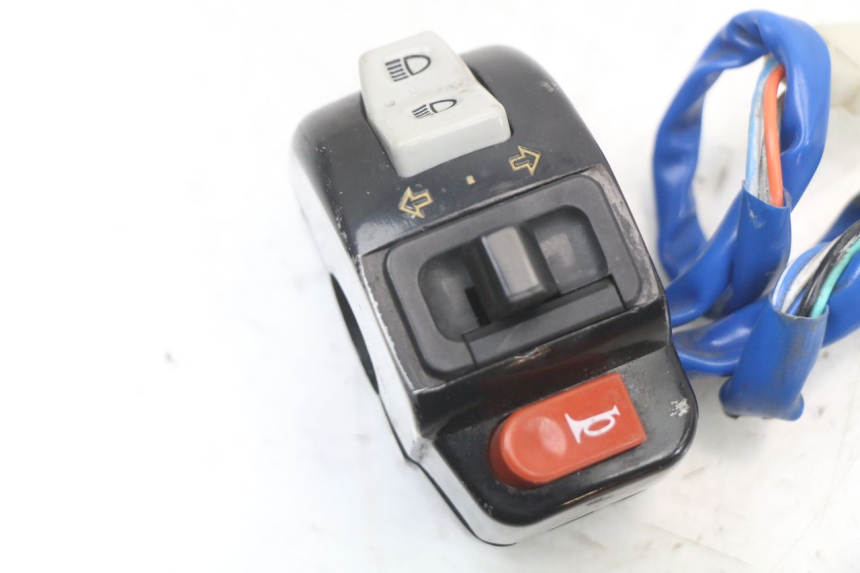 photo de INTERRUPTOR DE LUCES IZQUIERDO. KYMCO AGILITY 4T 50 (2018 - 2022) - Detalle de la pieza