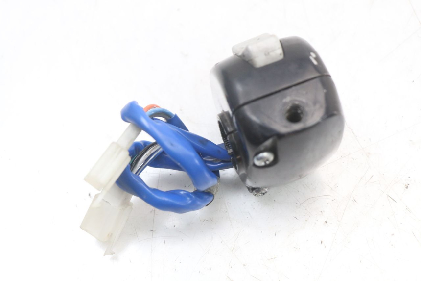 photo de INTERRUPTOR DE LUCES IZQUIERDO. KYMCO AGILITY 4T 50 (2018 - 2022) - Otra perspectiva