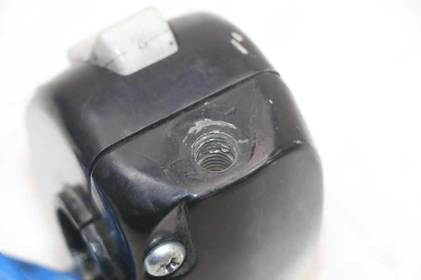 photo de INTERRUPTOR DE LUCES IZQUIERDO. KYMCO AGILITY 4T 50 (2018 - 2022) - Primer plano técnico