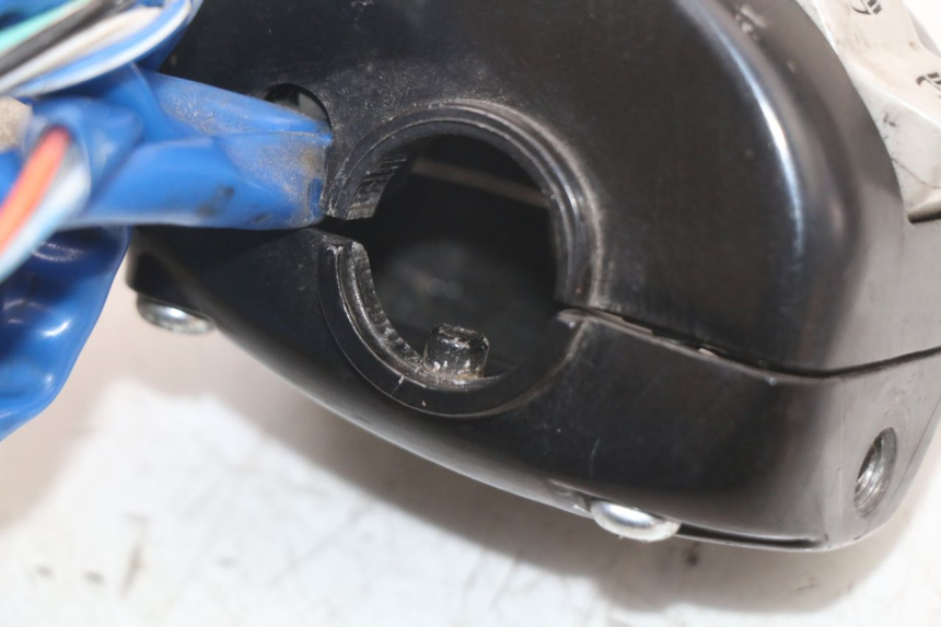 photo de INTERRUPTOR DE LUCES IZQUIERDO. KYMCO AGILITY 4T 50 (2018 - 2022) - Detalles de los puntos de fijación