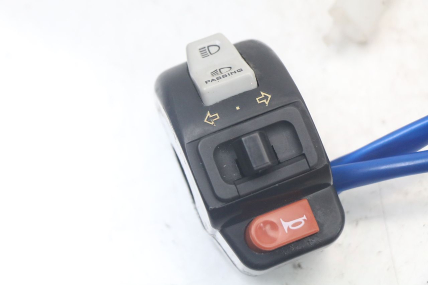 photo de INTERRUPTOR DE LUCES IZQUIERDO. KYMCO AGILITY 4T 50 (2018 - 2022) - Detalle de la pieza