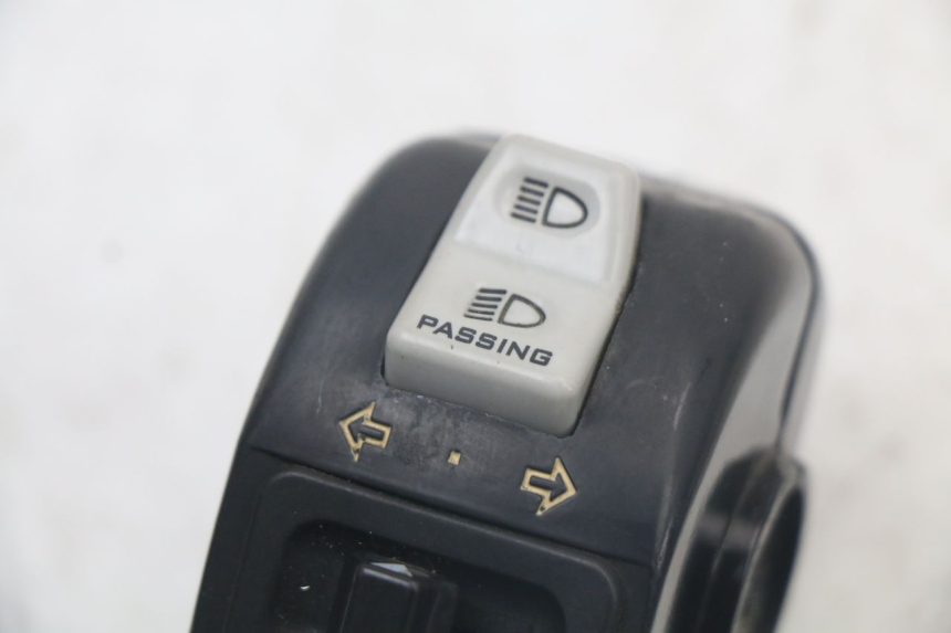 photo de INTERRUPTOR DE LUCES IZQUIERDO. KYMCO AGILITY 4T 50 (2018 - 2022) - Zoom estado de uso