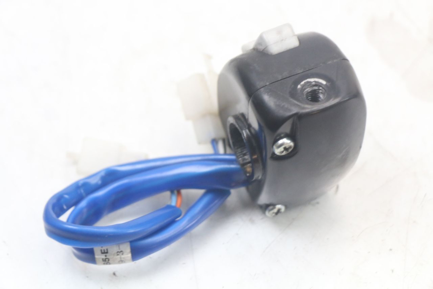 photo de INTERRUPTOR DE LUCES IZQUIERDO. KYMCO AGILITY 4T 50 (2018 - 2022) - Detalles de los puntos de fijación