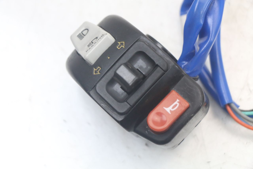 photo de INTERRUPTOR DE LUCES IZQUIERDO. KYMCO AGILITY 4T 50 (2018 - 2022) - Detalle de la pieza