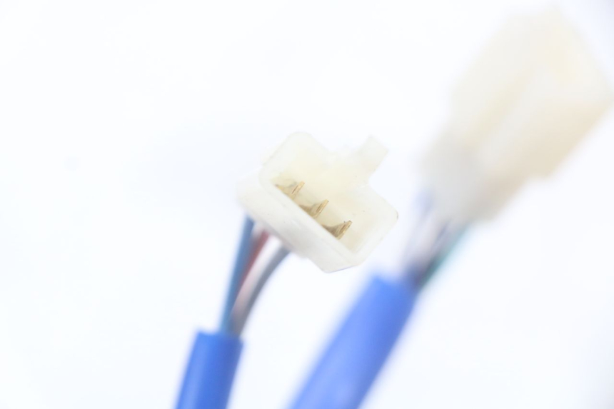 photo de INTERRUPTOR DE LUCES IZQUIERDO. KYMCO AGILITY 4T 50 (2018 - 2022) - Estado de la superficie y material