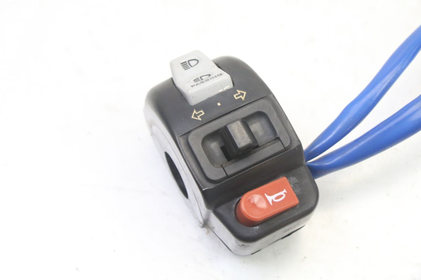 photo de INTERRUPTOR DE LUCES IZQUIERDO. KYMCO AGILITY 4T 50 (2018 - 2022) - Detalle de la pieza