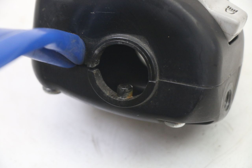 photo de INTERRUPTOR DE LUCES IZQUIERDO. KYMCO AGILITY 4T 50 (2018 - 2022) - Detalles de los puntos de fijación