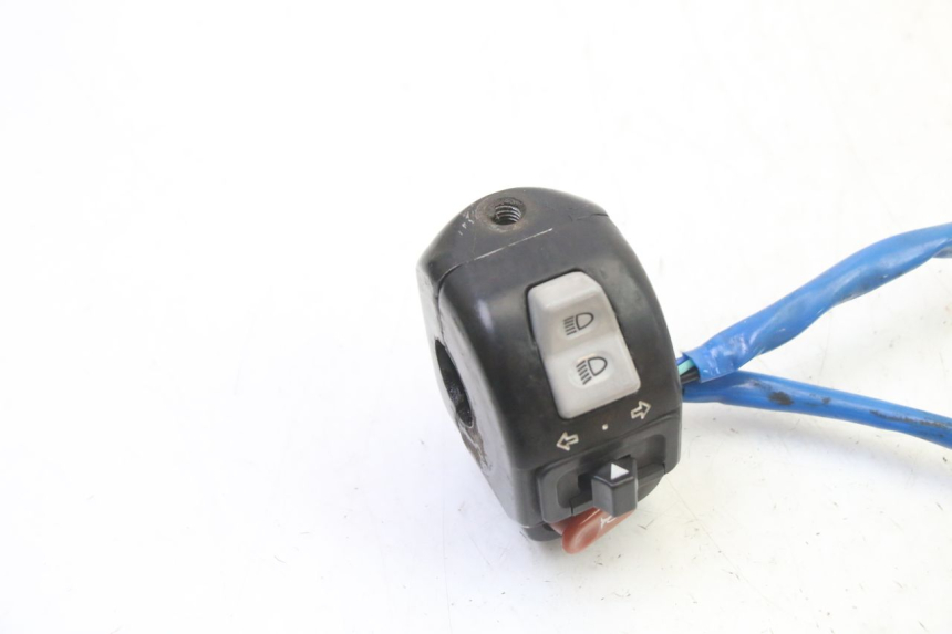 photo de INTERRUPTOR DE LUCES IZQUIERDO KYMCO AGILITY 4T 50 (2005 - 2018) - Zoom estado de uso