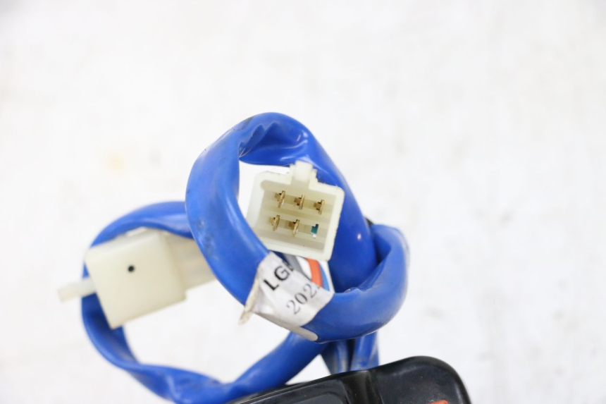 photo de INTERRUPTOR DE LUCES IZQUIERDO. KYMCO AGILITY 4T 50 (2018 - 2022) - Zoom estado de uso