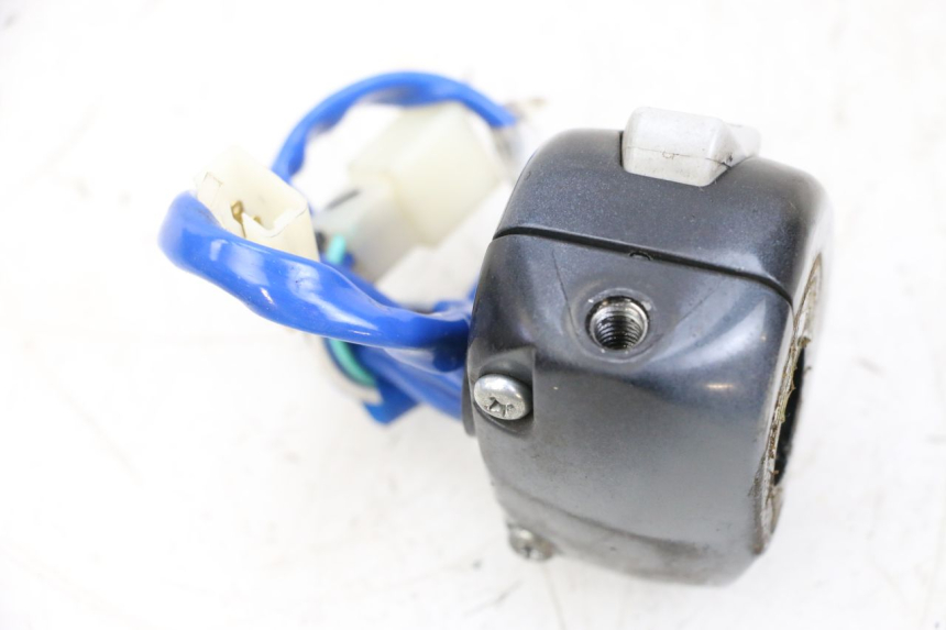 photo de INTERRUPTOR DE LUCES IZQUIERDO. KYMCO AGILITY 4T 50 (2018 - 2022) - Primer plano técnico