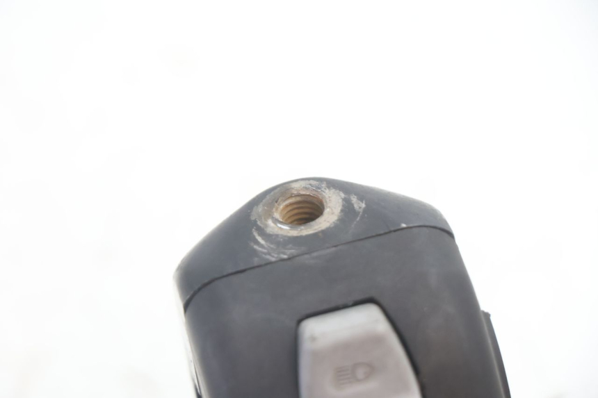 photo de INTERRUPTOR DE LUCES IZQUIERDO KYMCO AGILITY 4T 50 (2005 - 2018) - Zoom estado de uso