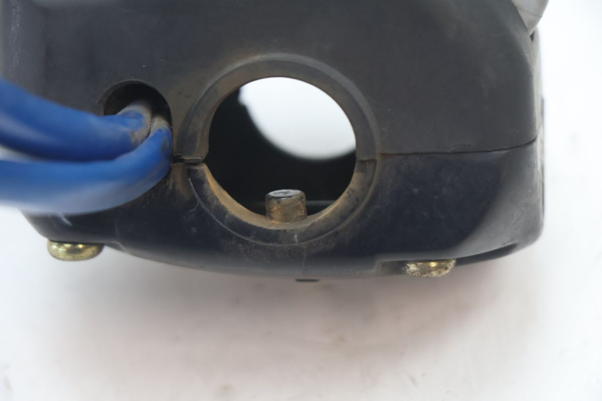 photo de INTERRUPTOR DE LUCES IZQUIERDO KYMCO AGILITY 4T 50 (2005 - 2018) - Primer plano técnico