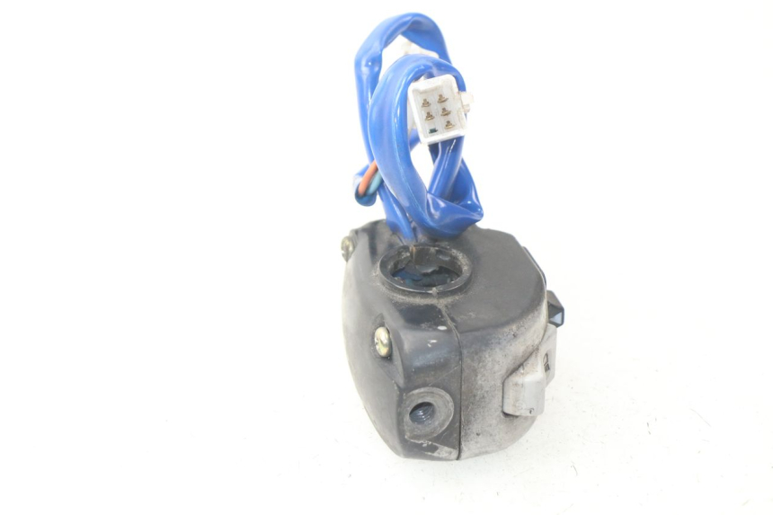 photo de INTERRUPTOR DE LUCES IZQUIERDO KYMCO AGILITY CITY 2T 50 (2008 - 2016) - Primer plano técnico