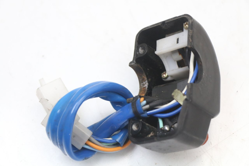 photo de CONMUTADOR IZQUIERDA KYMCO AGILITY PREMIUM 50 (2007 - 2010) - Primer plano técnico