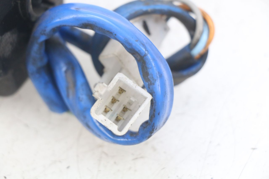 photo de INTERRUPTOR DE LUCES IZQUIERDO KYMCO AGILITY RS 4T 50 (2009 - 2013) - Estado de la superficie y material