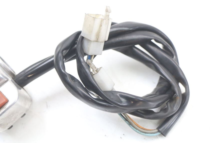 photo de INTERRUPTOR DE LUCES IZQUIERDO KYMCO AGILITY RS 4T 50 (2009 - 2013) - Zoom estado de uso