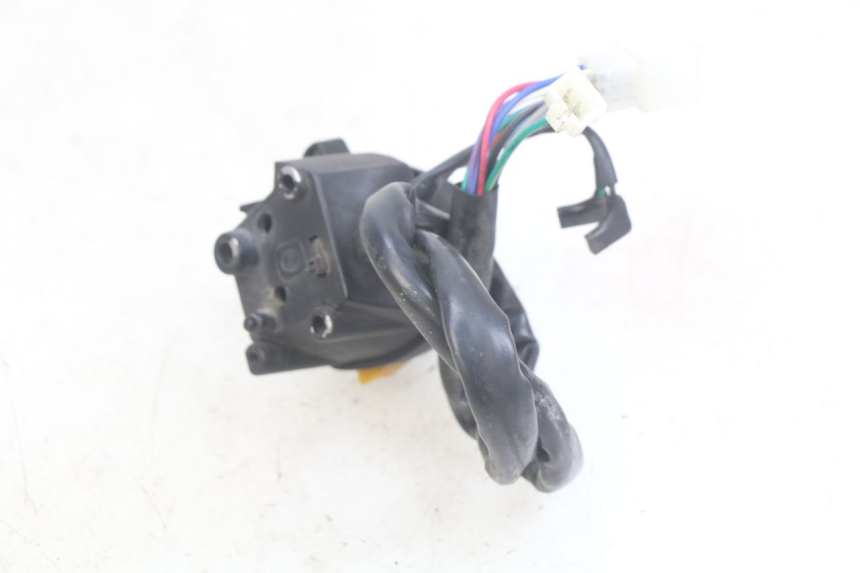 photo de INTERRUPTOR DE LUCES IZQUIERDO. NECO ALEXONE 125 (2017 - 2024) - Primer plano técnico