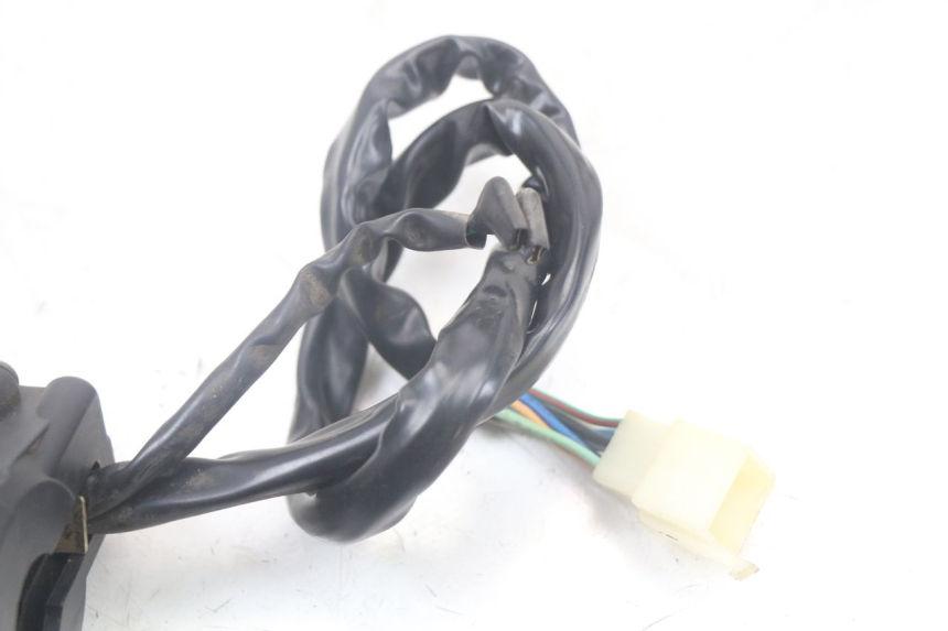 photo de INTERRUPTOR DE LUCES IZQUIERDO JONWAY AZTRAL 125 (2008 - 2017) - Estado de la superficie y material