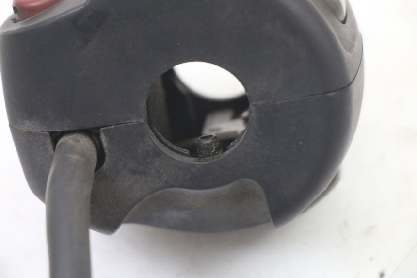 photo de INTERRUPTOR DE LUCES IZQUIERDO BMW C1 125 (2000 - 2003) - Detalles de los puntos de fijación