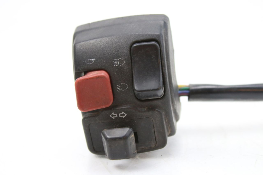 photo de INTERRUPTOR DE LUCES IZQUIERDO MBK BOOSTER SPIRIT 50 (2004 - 2017) - Primer plano técnico