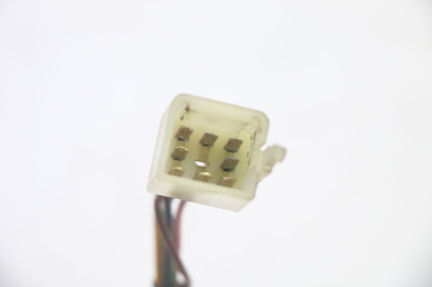 photo de INTERRUPTOR DE LUCES IZQUIERDO MBK BOOSTER SPIRIT 50 (2004 - 2017) - Detalles de los puntos de fijación