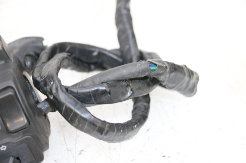 photo de CONMUTADOR IZQUIERDA MBK BOOSTER SPIRIT NAKED 50 (2004 - 2017) - Otra vista del artículo