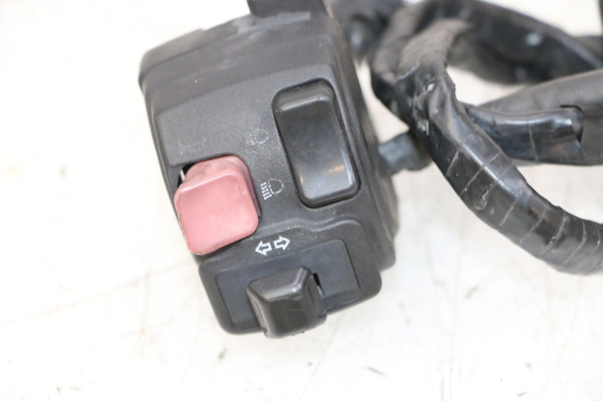 photo de CONMUTADOR IZQUIERDA MBK BOOSTER SPIRIT NAKED 50 (2004 - 2017) - Características distintivas