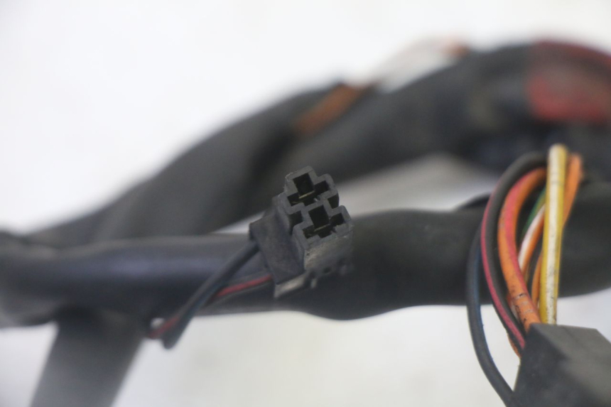 photo de INTERRUPTOR DE LUCES IZQUIERDO SUZUKI BURGMAN 125 (2007 - 2014) - Detalles de los puntos de fijación