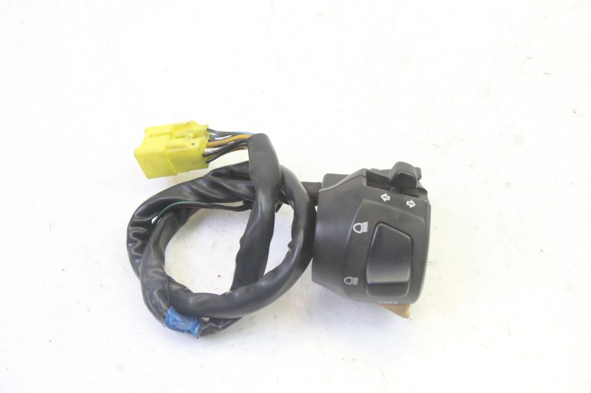 photo de INTERRUPTOR DE LUCES IZQUIERDO SUZUKI BURGMAN 125 (2007 - 2014) - Zoom estado de uso