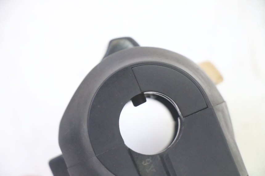 photo de INTERRUPTOR DE LUCES IZQUIERDO SUZUKI BURGMAN 125 (2007 - 2014) - Primer plano técnico