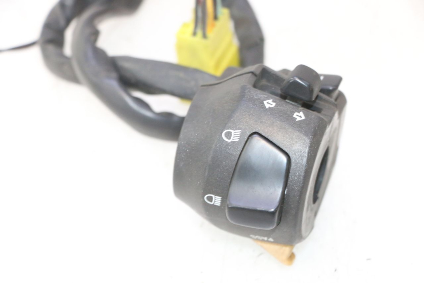 photo de INTERRUPTOR DE LUCES IZQUIERDO SUZUKI BURGMAN 125 (2007 - 2014) - Marcados y referencias originales