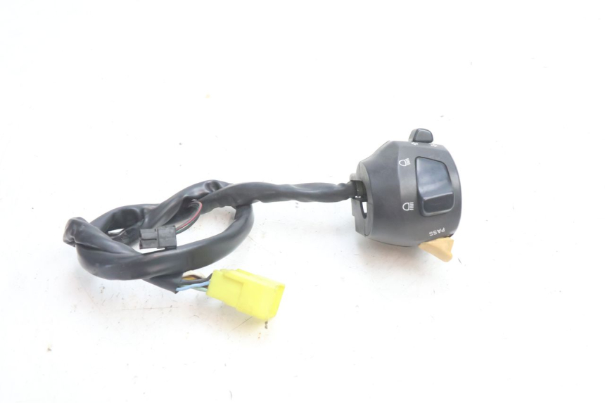 photo de INTERRUPTOR DE LUCES IZQUIERDO SUZUKI BURGMAN 125 (2007 - 2014) - Zoom estado de uso
