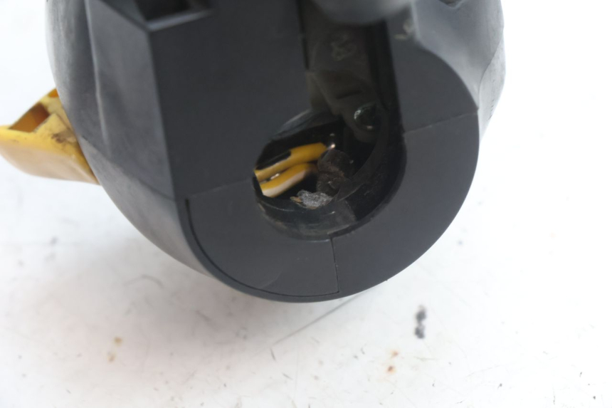 photo de INTERRUPTOR DE LUCES IZQUIERDO SUZUKI BURGMAN 125 (2007 - 2014) - Primer plano técnico