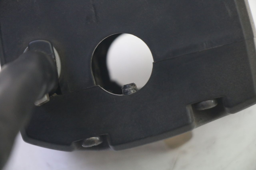 photo de CONMUTADOR IZQUIERDA SUZUKI BURGMAN EXECUTIVE ABS 650 (2006 - 2012) - Detalles de los puntos de fijación