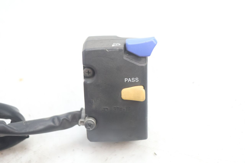 photo de CONMUTADOR IZQUIERDA SUZUKI BURGMAN EXECUTIVE ABS 650 (2006 - 2012) - Primer plano técnico