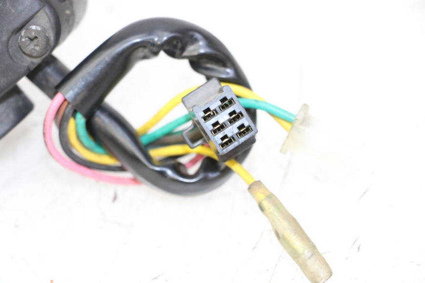 photo de CONMUTADOR IZQUIERDA YAMAHA BW'S 100 (1999 - 2002) - Otra perspectiva