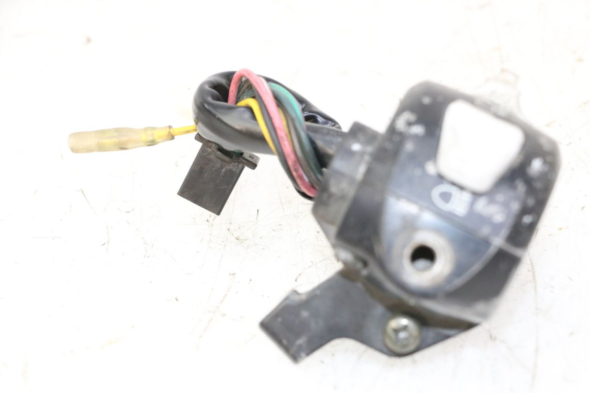 photo de CONMUTADOR IZQUIERDA YAMAHA BW'S 100 (1999 - 2002) - Detalles de los puntos de fijación