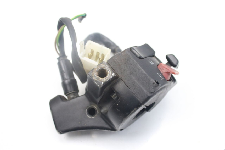 photo de INTERRUPTOR DE LUCES IZQUIERDO YAMAHA BW'S EASY 50 (2013 - 2016) - Detalles de los puntos de fijación