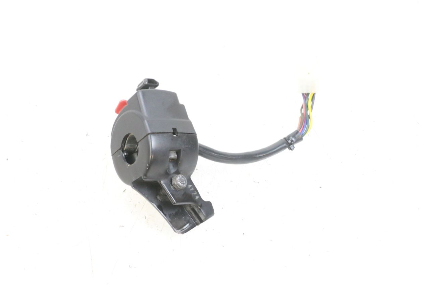 photo de INTERRUPTOR DE LUCES IZQUIERDO YAMAHA BW'S EASY 50 (2013 - 2016) - Primer plano técnico