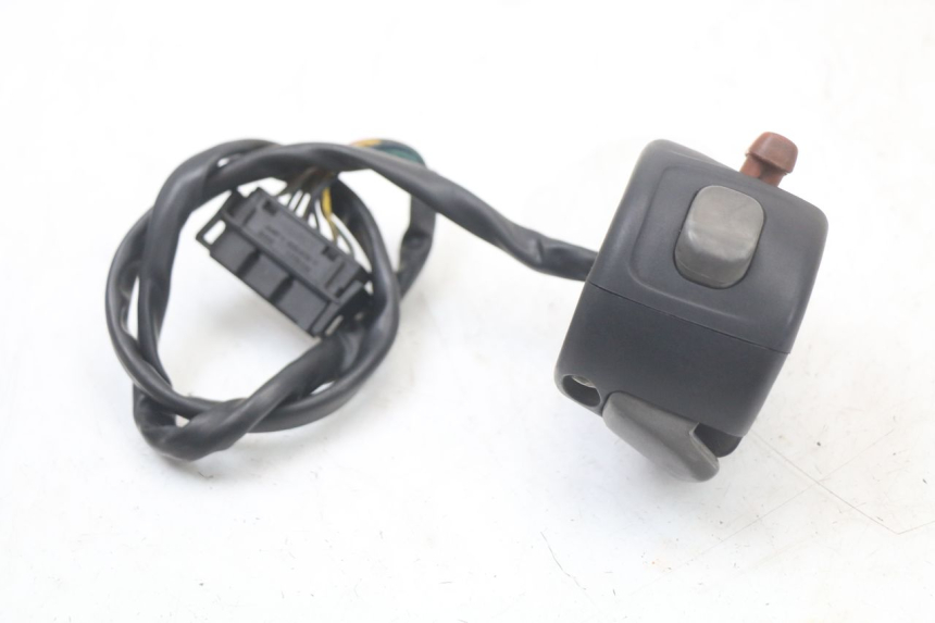 photo de INTERRUPTOR DE LUCES IZQUIERDO BMW C1 125 (2000 - 2003) - Primer plano técnico